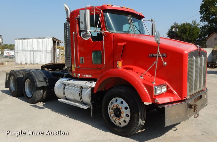 image for item DH0247 2001 Kenworth T800  semi truck