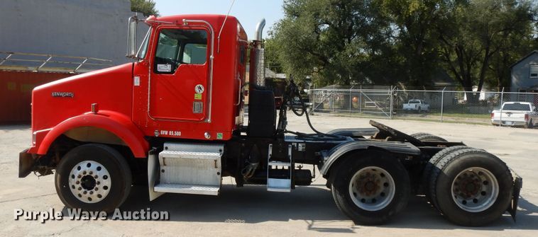 image for item DH0247 2001 Kenworth T800  semi truck