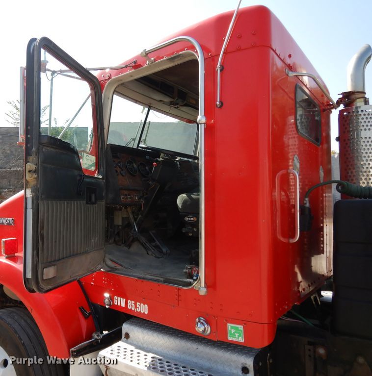 image for item DH0247 2001 Kenworth T800  semi truck