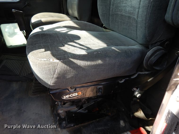 image for item DH0247 2001 Kenworth T800  semi truck