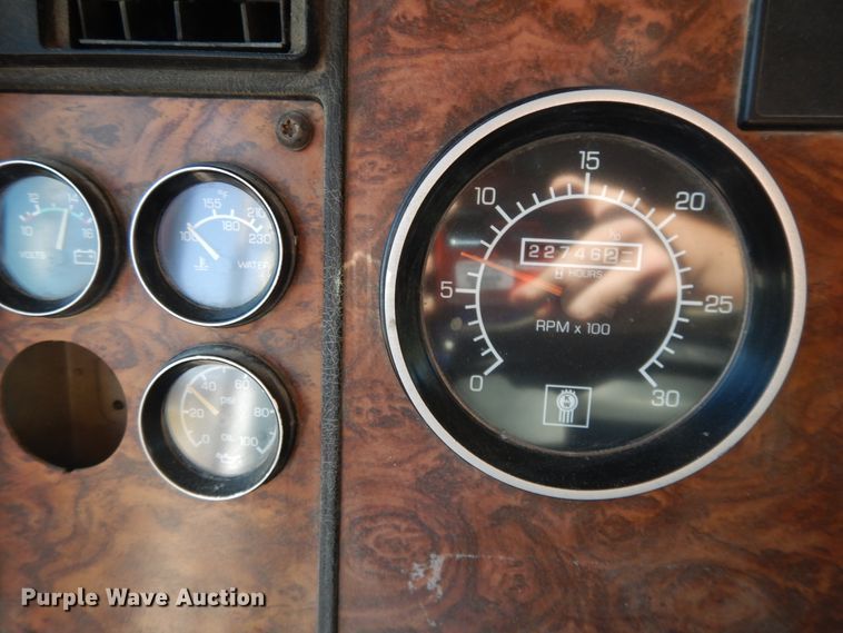 image for item DH0247 2001 Kenworth T800  semi truck