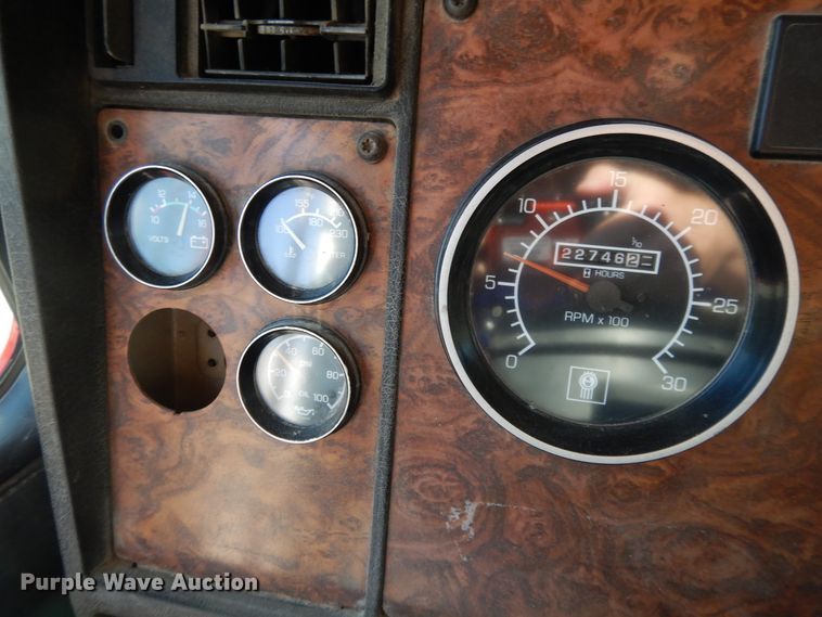 image for item DH0247 2001 Kenworth T800  semi truck