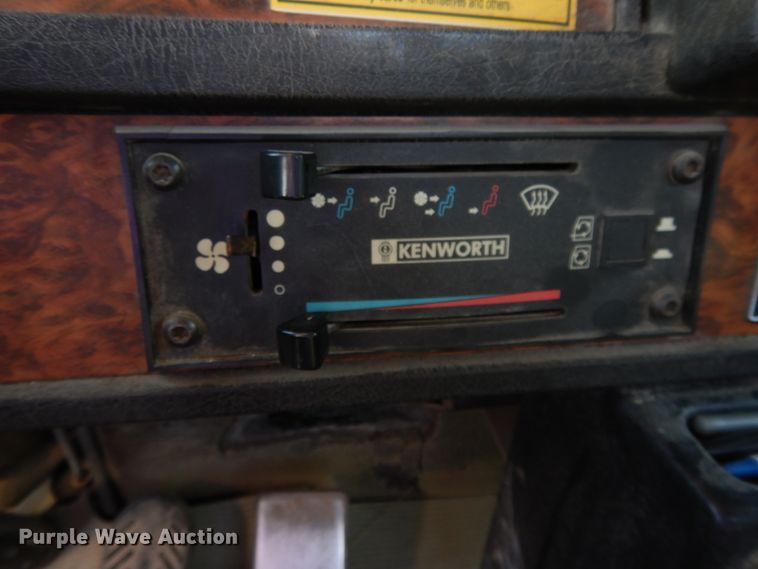 image for item DH0247 2001 Kenworth T800  semi truck