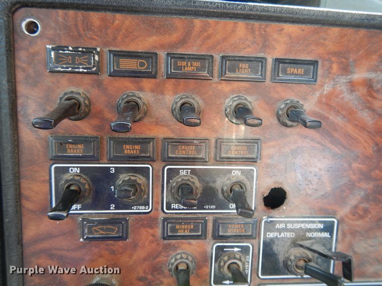 image for item DH0247 2001 Kenworth T800  semi truck