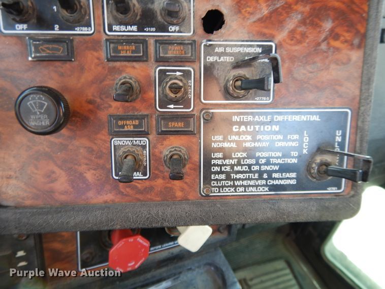 image for item DH0247 2001 Kenworth T800  semi truck