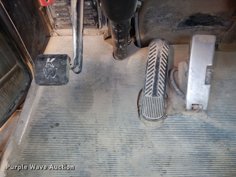 image for item DH0247 2001 Kenworth T800  semi truck