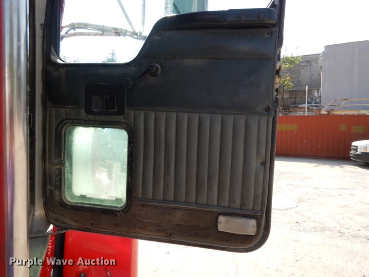 image for item DH0247 2001 Kenworth T800  semi truck