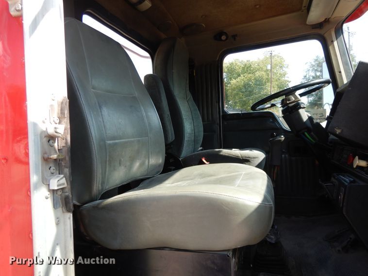 image for item DH0247 2001 Kenworth T800  semi truck