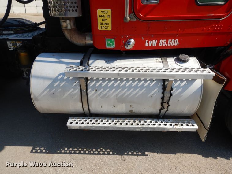 image for item DH0247 2001 Kenworth T800  semi truck