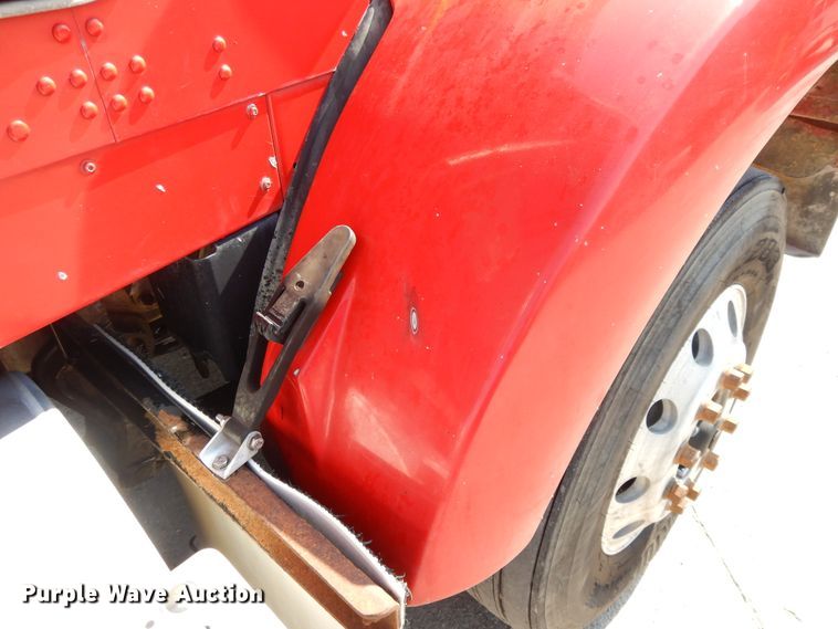 image for item DH0247 2001 Kenworth T800  semi truck