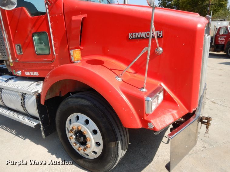 image for item DH0247 2001 Kenworth T800  semi truck