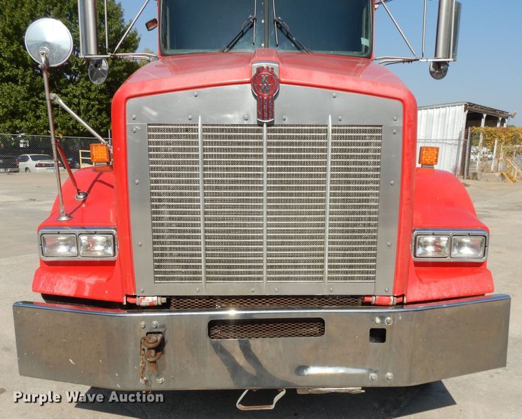image for item DH0247 2001 Kenworth T800  semi truck