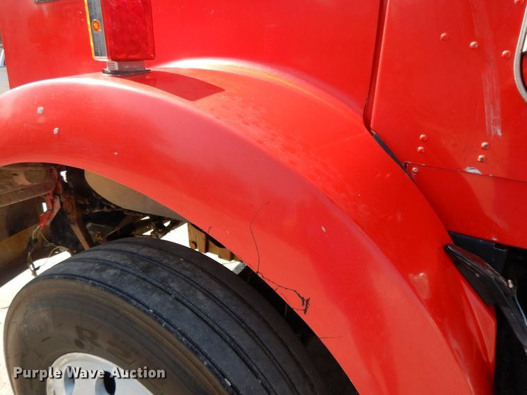 image for item DH0247 2001 Kenworth T800  semi truck