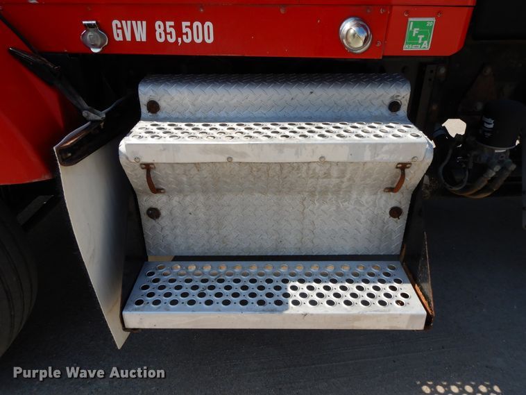 image for item DH0247 2001 Kenworth T800  semi truck