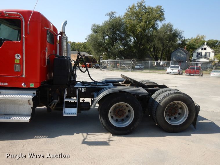 image for item DH0247 2001 Kenworth T800  semi truck