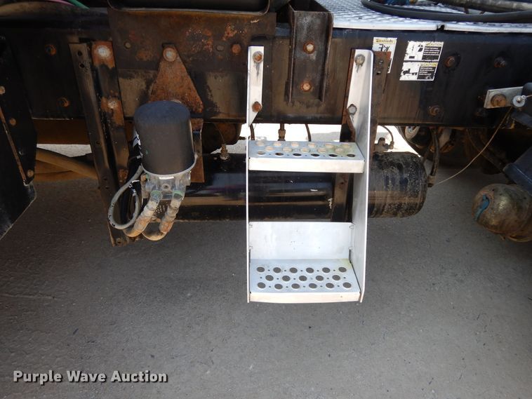 image for item DH0247 2001 Kenworth T800  semi truck