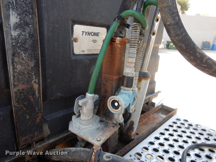 image for item DH0247 2001 Kenworth T800  semi truck