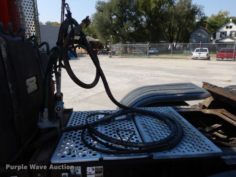 image for item DH0247 2001 Kenworth T800  semi truck