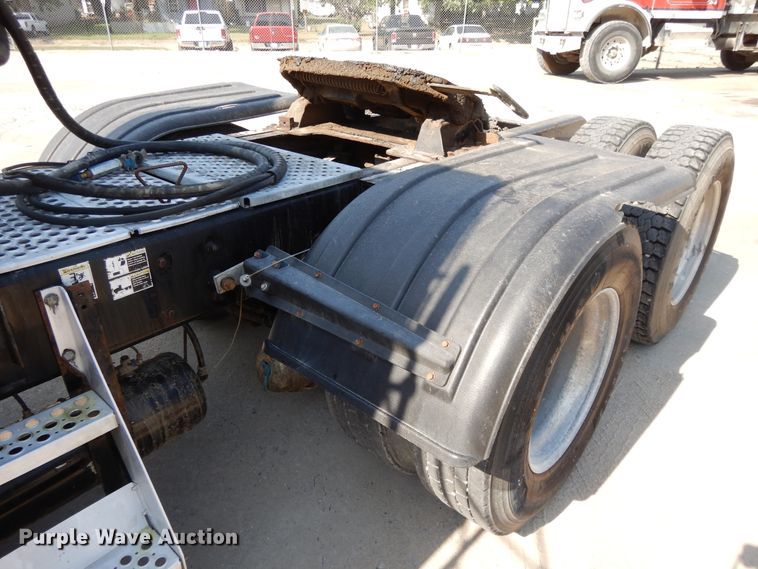 image for item DH0247 2001 Kenworth T800  semi truck