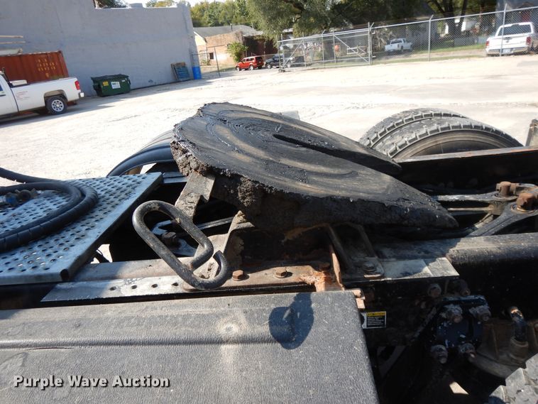 image for item DH0247 2001 Kenworth T800  semi truck