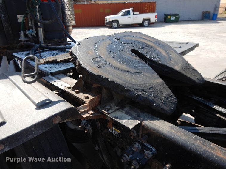 image for item DH0247 2001 Kenworth T800  semi truck