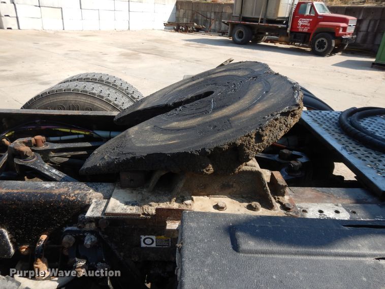 image for item DH0247 2001 Kenworth T800  semi truck