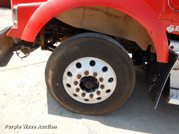 image for item DH0247 2001 Kenworth T800  semi truck