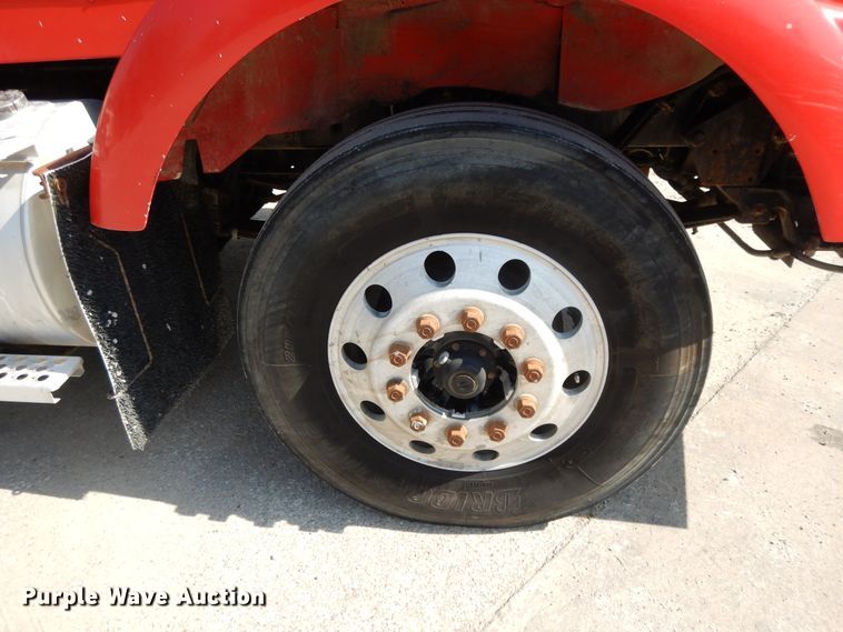 image for item DH0247 2001 Kenworth T800  semi truck