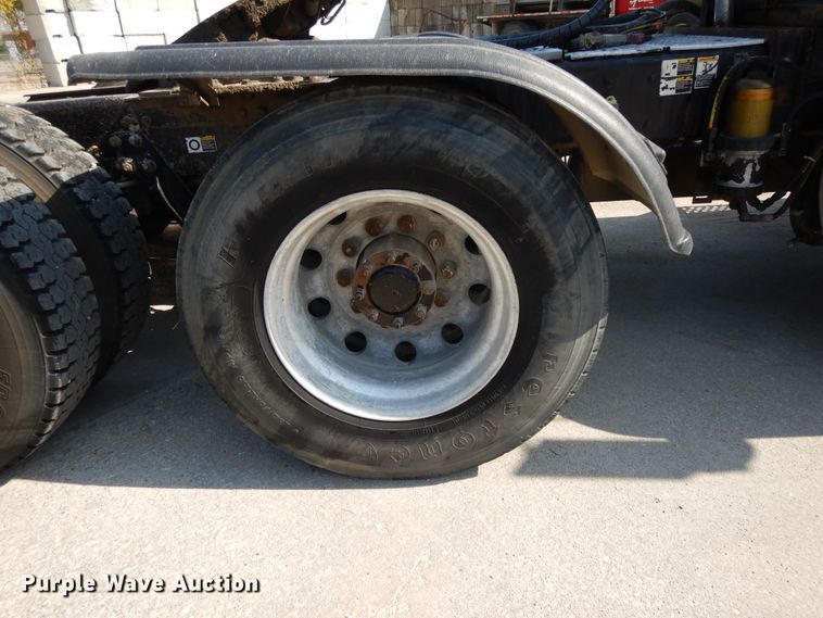 image for item DH0247 2001 Kenworth T800  semi truck