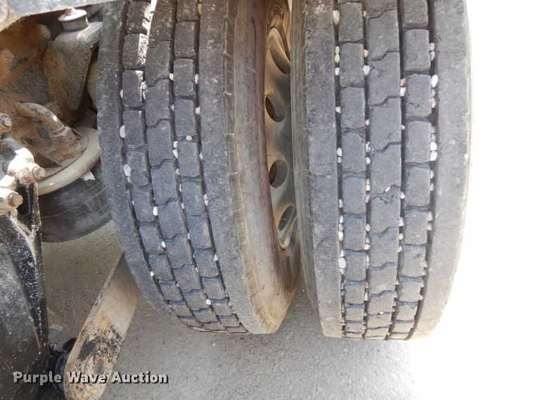 image for item DH0247 2001 Kenworth T800  semi truck