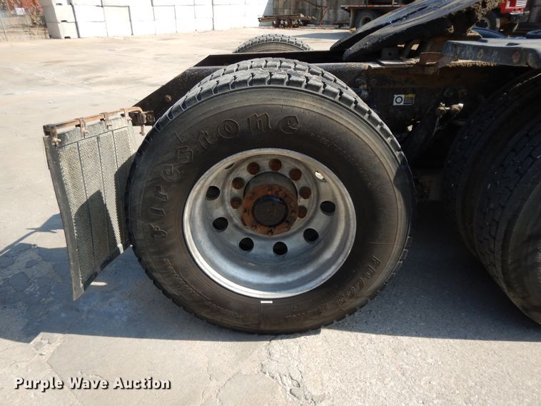 image for item DH0247 2001 Kenworth T800  semi truck