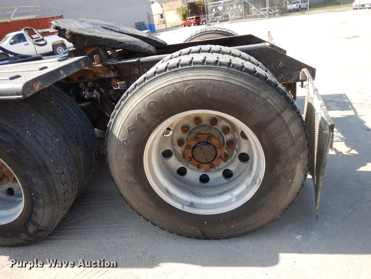 image for item DH0247 2001 Kenworth T800  semi truck