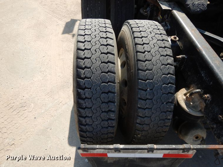 image for item DH0247 2001 Kenworth T800  semi truck