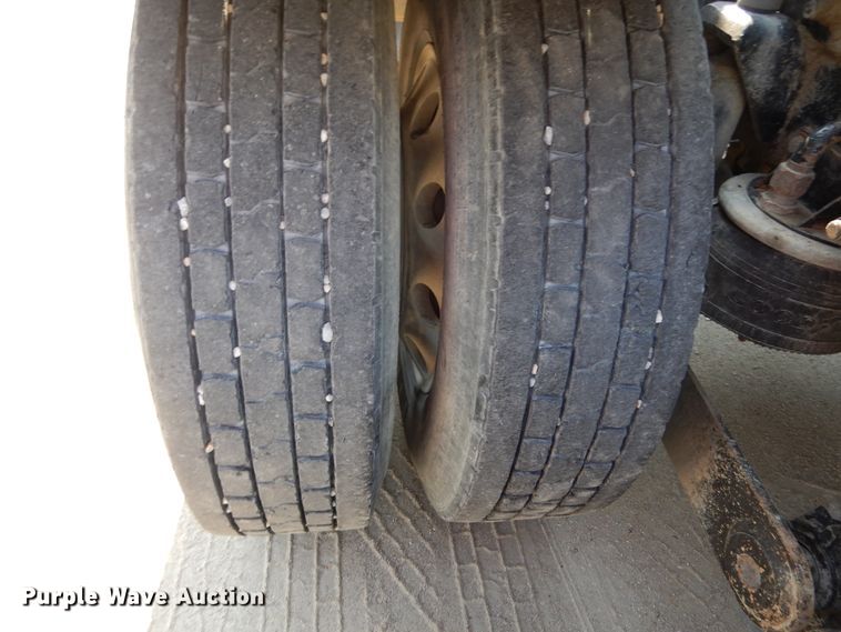 image for item DH0247 2001 Kenworth T800  semi truck