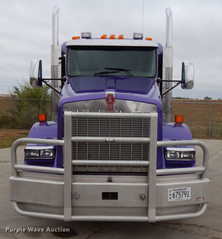 image for item DH3333 2014 Kenworth T800  semi truck