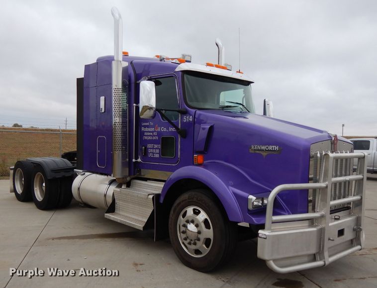 image for item DH3333 2014 Kenworth T800  semi truck