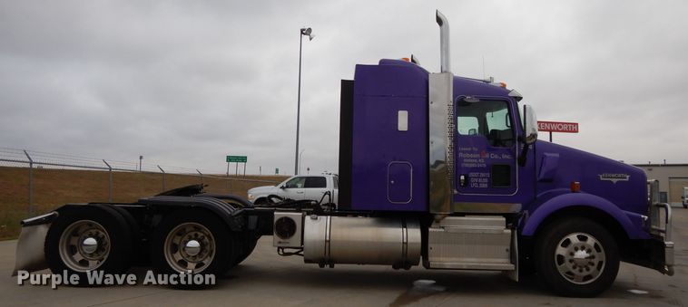 image for item DH3333 2014 Kenworth T800  semi truck