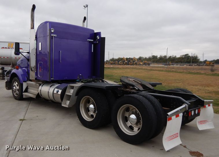 image for item DH3333 2014 Kenworth T800  semi truck