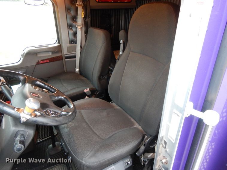 image for item DH3333 2014 Kenworth T800  semi truck