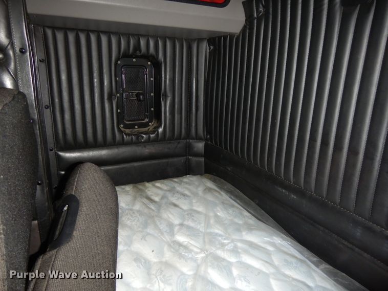 image for item DH3333 2014 Kenworth T800  semi truck