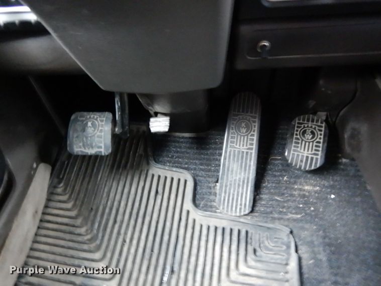 image for item DH3333 2014 Kenworth T800  semi truck