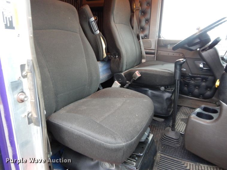 image for item DH3333 2014 Kenworth T800  semi truck