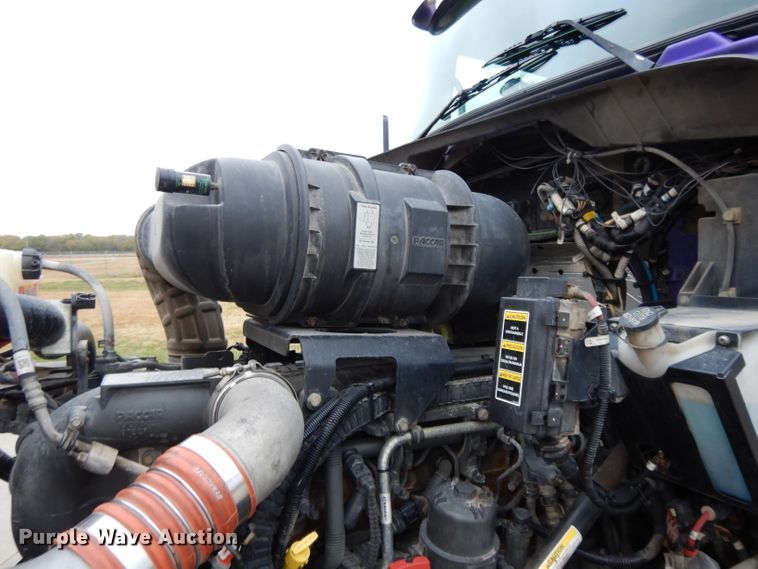 image for item DH3333 2014 Kenworth T800  semi truck