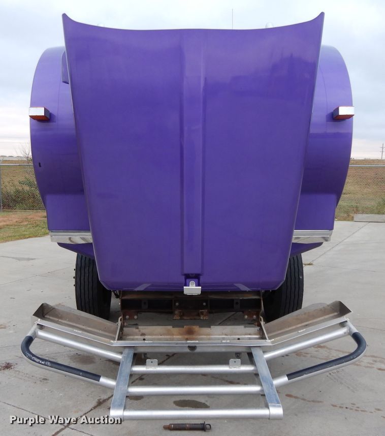 image for item DH3333 2014 Kenworth T800  semi truck