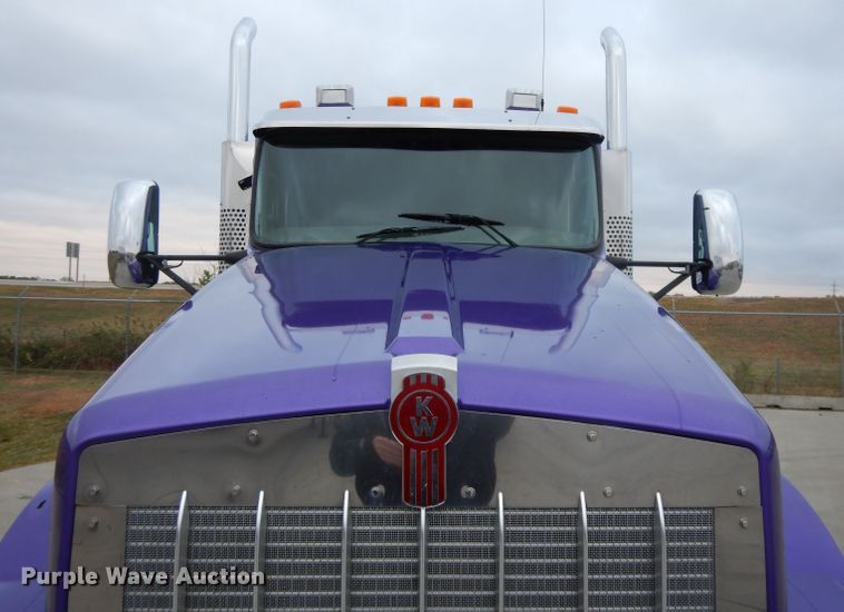 image for item DH3333 2014 Kenworth T800  semi truck