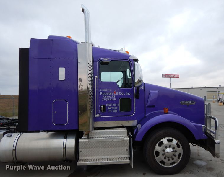 image for item DH3333 2014 Kenworth T800  semi truck