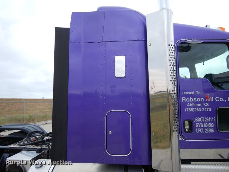 image for item DH3333 2014 Kenworth T800  semi truck