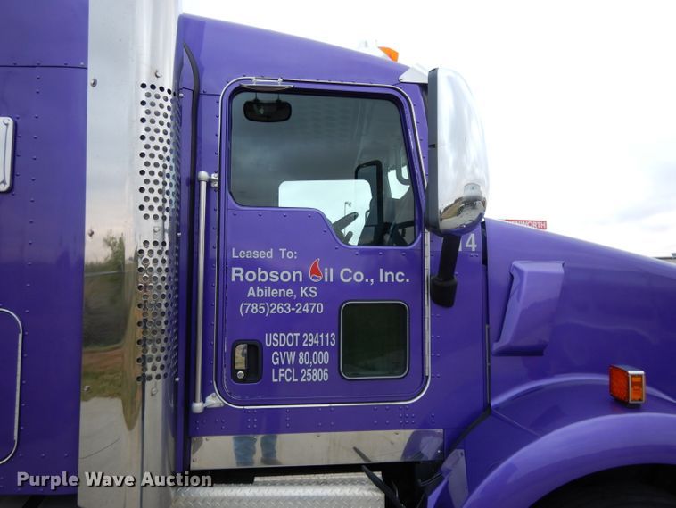 image for item DH3333 2014 Kenworth T800  semi truck