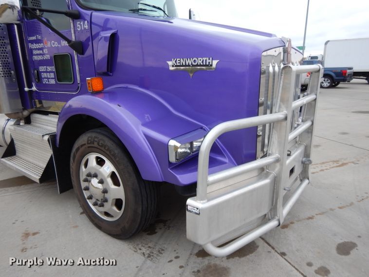 image for item DH3333 2014 Kenworth T800  semi truck
