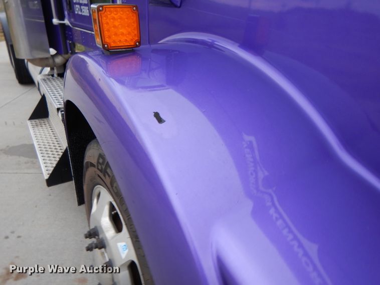 image for item DH3333 2014 Kenworth T800  semi truck